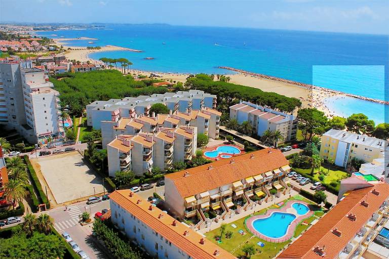 Wonderful rental apartment with yard & terrace | Next to the beach | Pet-friendly — photo 3