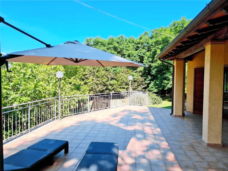 Villa with patio & garden | Lake view — photo 5