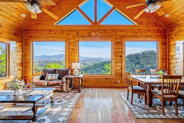 Family-friendly nice cabin with pool, barbeque & hot tub | Mountain view | Pet-friendly — photo 4