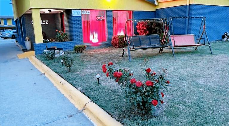 Travel Inn & Suites — photo 5