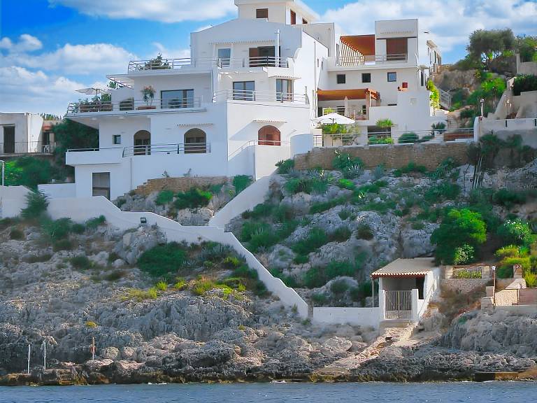 Apartment with pool, yard & patio | Sea view — photo 5