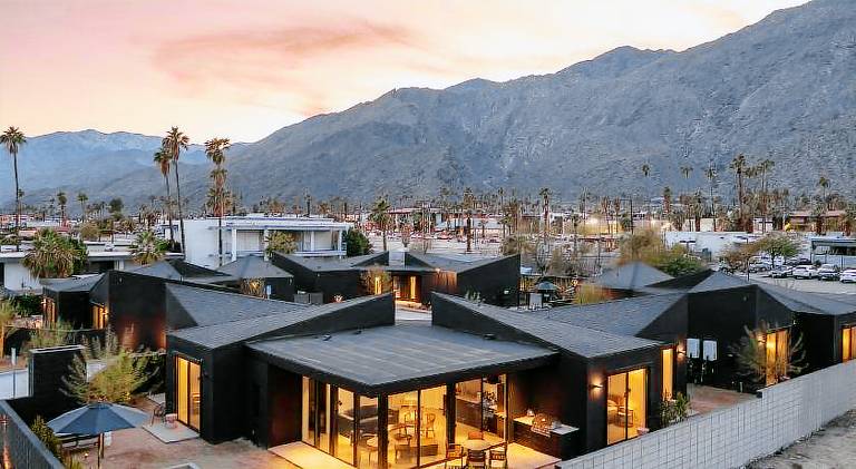 Blackhaus A1 by AvantStay Modern Room Pool in Palm Springs, CA
