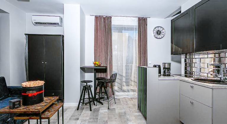 Serviced apartment with terrace & yard — photo 5