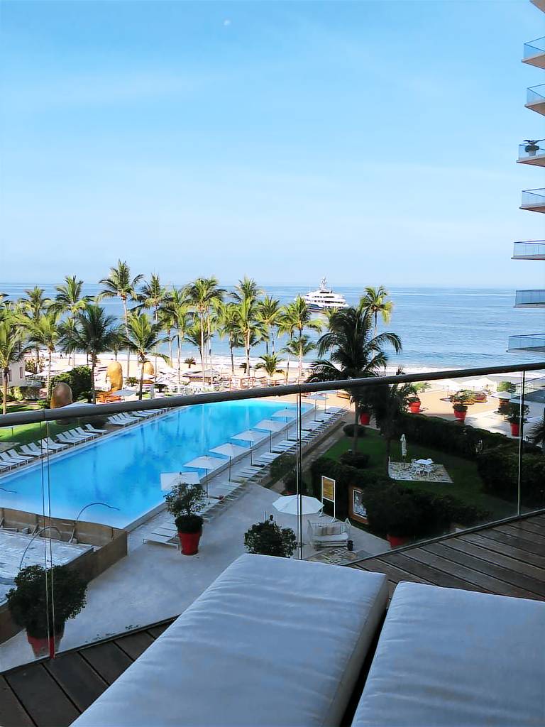 Icon Vallarta Moderne Eigentumswohnung am Strand