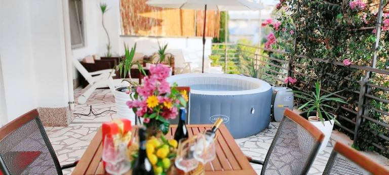 Holiday apartment with terrace, yard & barbecue | Garden view — photo 2