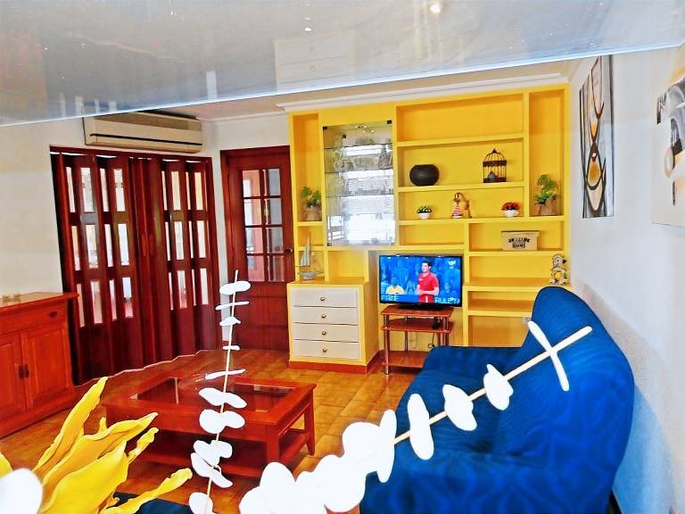 Holiday apartment with terrace, pool & garden — photo 5