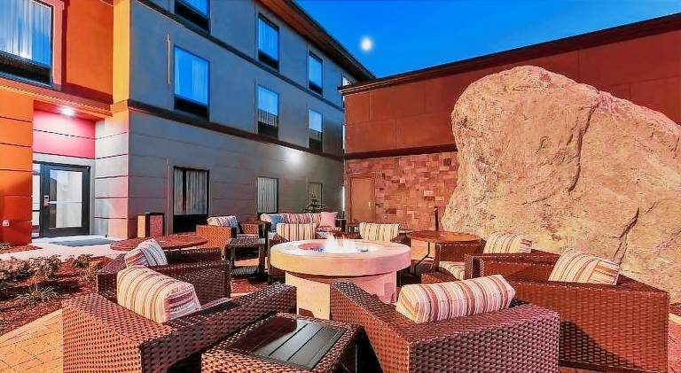 Hampton Inn & Suites Bend — photo 2