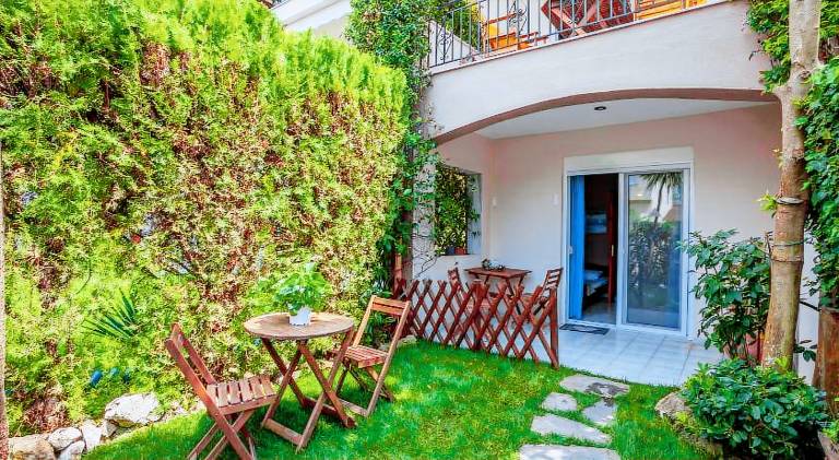 Fully equipped vacation home with terrace & yard | Pet-friendly — photo 5