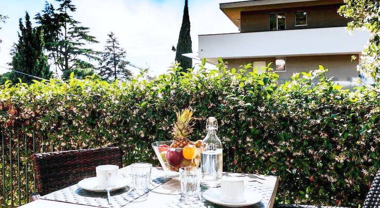 Holiday apartment with pool, yard & terrace — photo 5