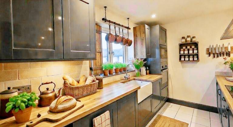 Dreghorn House 5 b-rooms 9 beds 3 toilets 2 showers, 1 bath 2 receiption Secure free Parking 233 Wifi — photo 3
