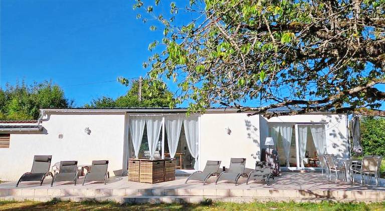 Charming vacation home with barbeque, garden & terrace | Suitable for remote work | Dogs allowed — photo 5