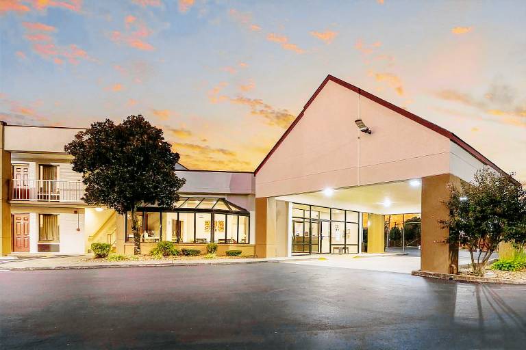 Red Roof Inn Clarksville — photo 4
