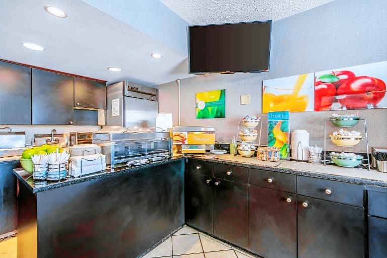 Quality Inn Savannah Historic District — photo 4