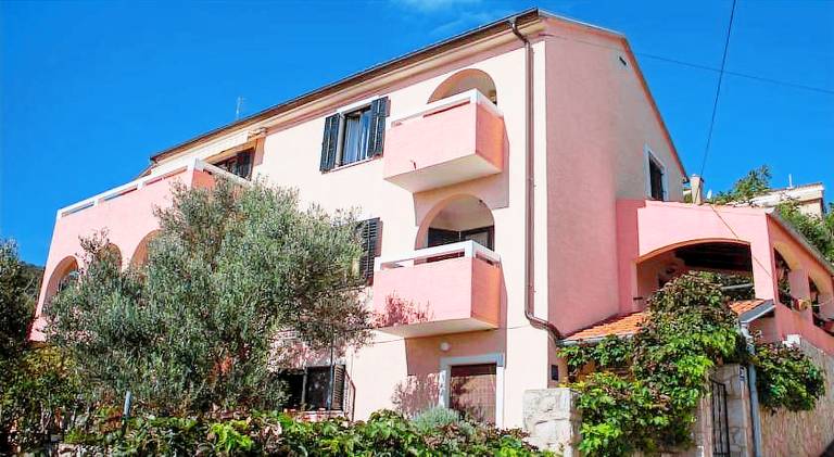 Holiday apartment with terrace & yard | Pet-friendly — photo 4