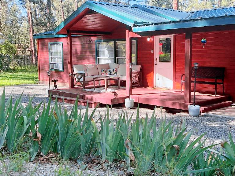Horseshoe Canyon Cozy 3BR Cabin • Pet Friendly — photo 2