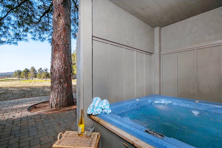 Luxury 6Bd/6.5 b, Hot Tub, A/C, Golf Course View, Pet Friendly — photo 4