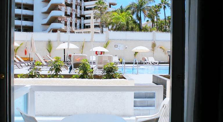 Serviced apartment with pool & terrace — photo 3