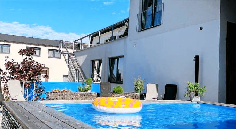 Rental apartment with pool, garden & jacuzzi — photo 2