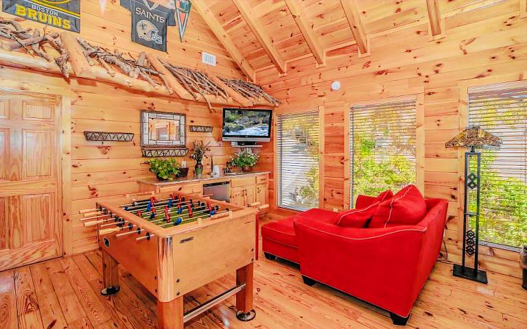 Cabin with jacuzzi, barbeque & pool | Mountain view — photo 4