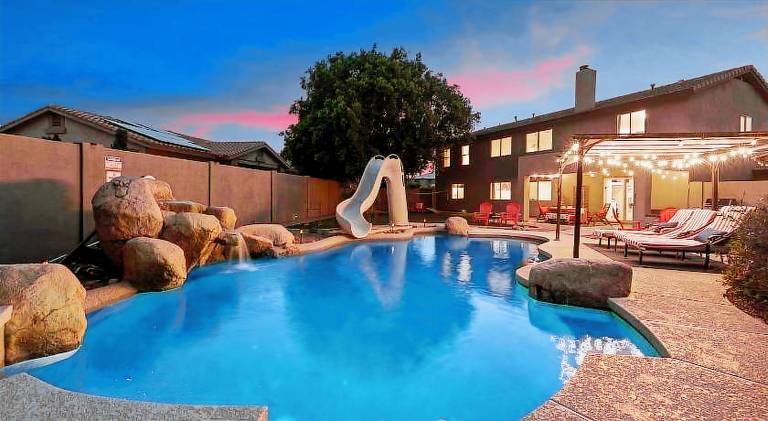 Fully equipped vacation home with BBQ, private pool & jacuzzi | Perfect for remote work | Pet-friendly in Glendale, AZ