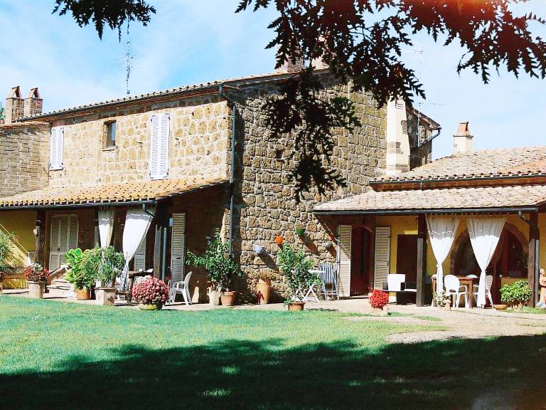 Charming rental apartment with yard & terrace | Pets are welcome in Pitigliano