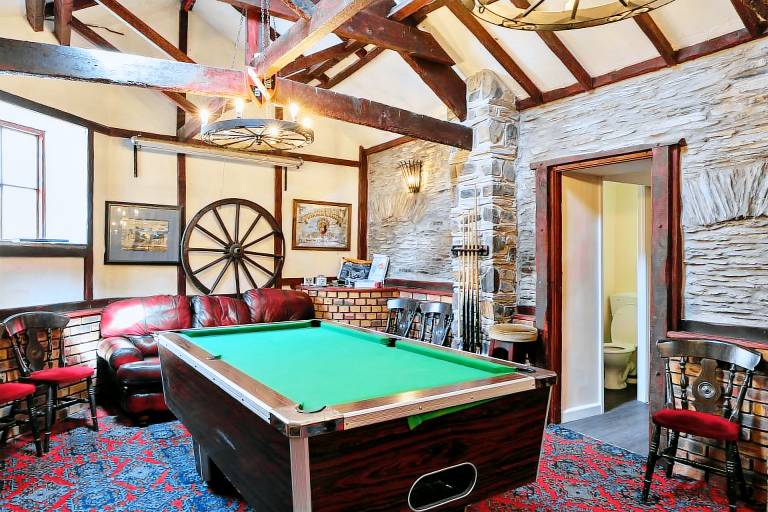 Cottage with garden & pool — photo 4