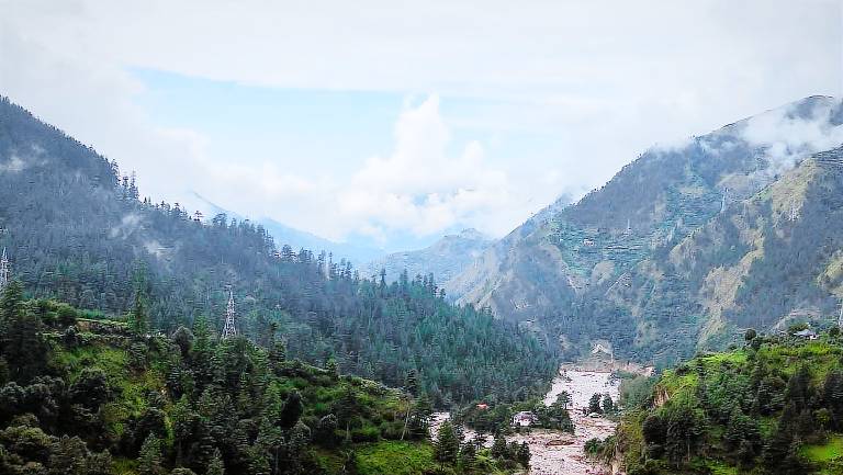 Vacation home with garden | Water view | Suitable for remote work | Pets are welcome in Kullu