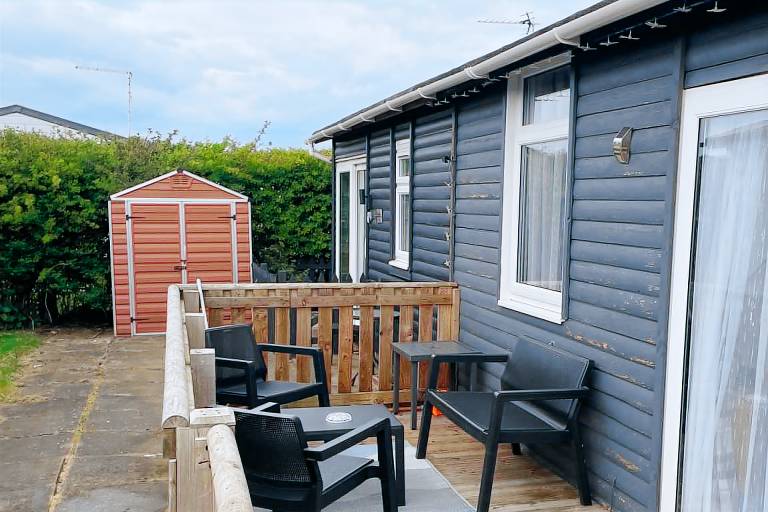 2Bed Chalet Sleeps 4- Garden, Balcony, Pets, Beach in Bridlington