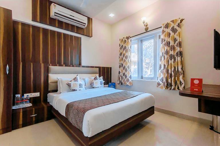 OYO Hotel Golden Palms Near Versova Beach in Mumbai