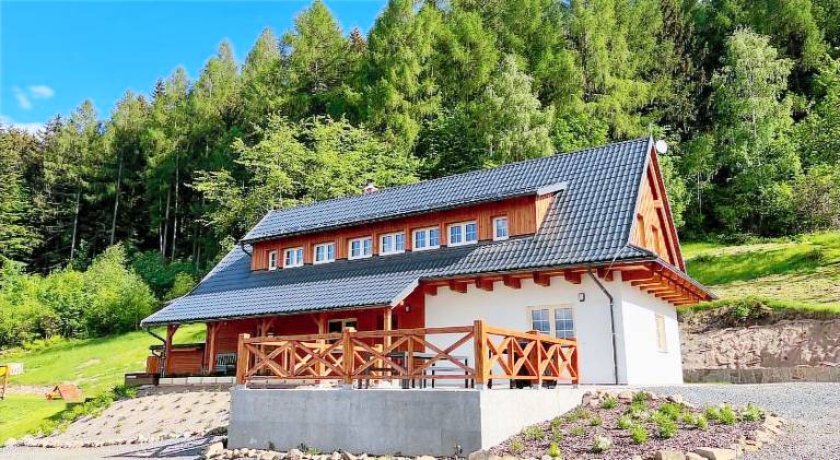 Lodge with sauna, BBQ & hot tub | Good for workation | Pet-friendly in Zlin