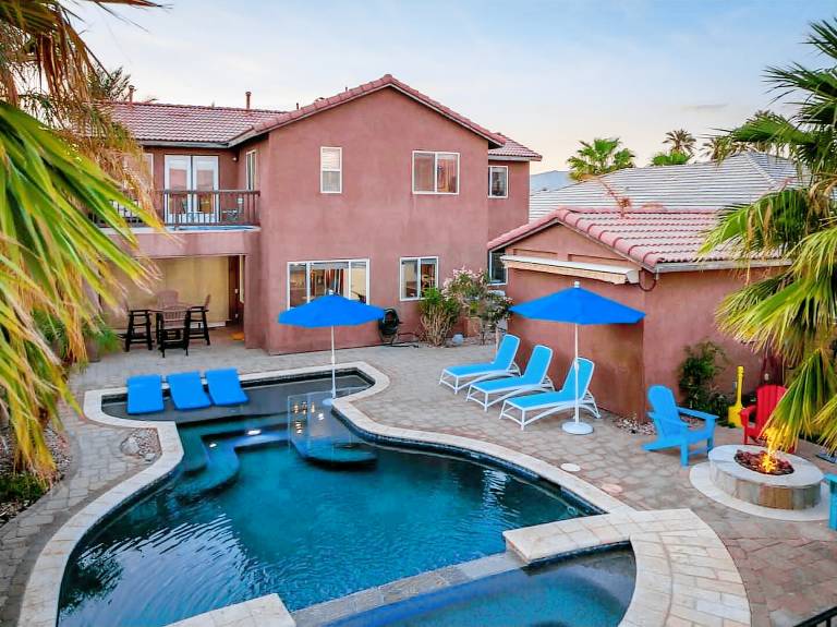 Vacation home with private pool — photo 2