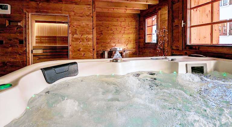 Les Couadzous Samoens Centre, Sauna, Jacuzzi, 6 chambres, 7 salles de bains, 16 pers 250 m2 — photo 4