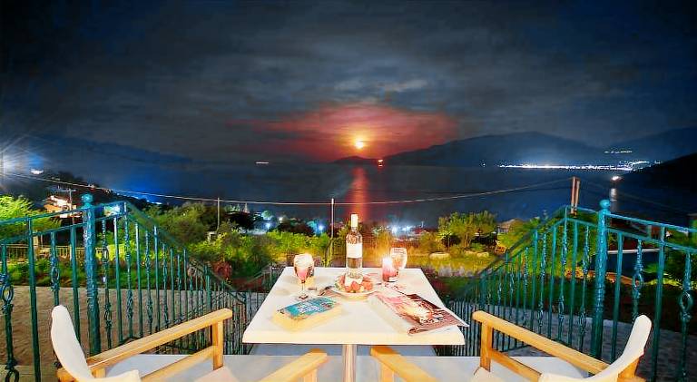Holiday apartment with garden, BBQ & patio — photo 3