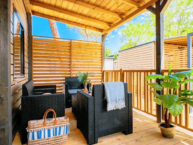 Mobile home with patio — photo 4