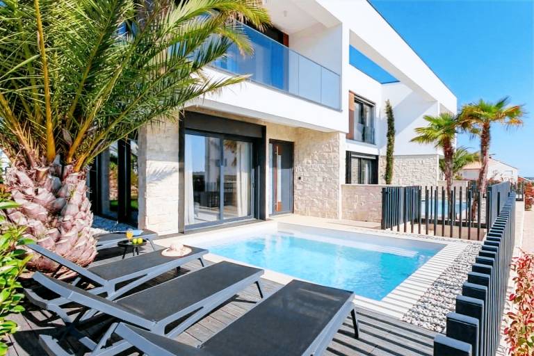 Child-friendly spacious villa with garden, private pool & terrace | Pets allowed — photo 3