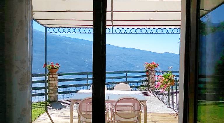 CASA NAVLA' AppartamentI "Ulivi"- "Fiori" -"Velieri"-"Luna"-"Nido"-"Taverna" in Tignale