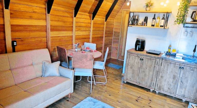 Lodge with yard | Pet-friendly — photo 5