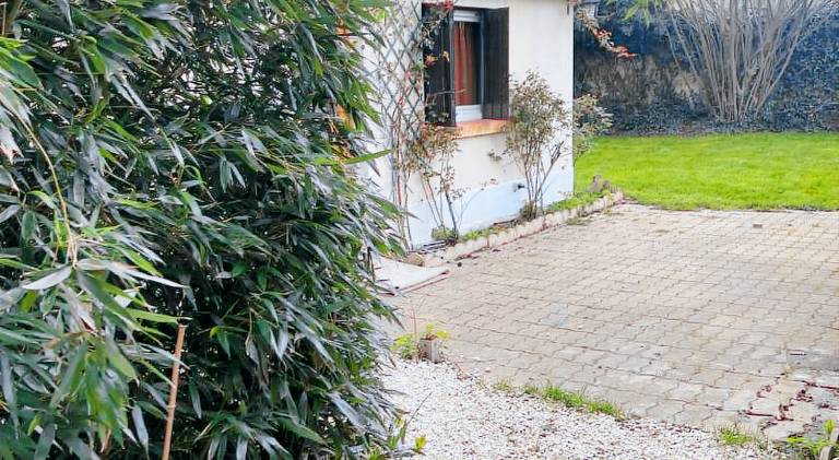 Vacation home with 1 room for 3 persons in Meaux