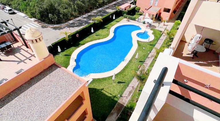 Apartment with grill, patio & private pool — photo 3
