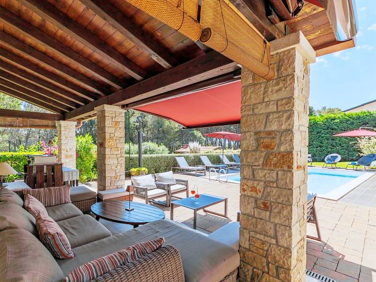 Family-oriented vacation home with private pool, grill & yard | Pet-friendly — photo 2