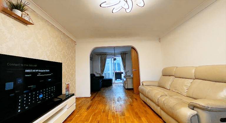 Apartment with jacuzzi — photo 2