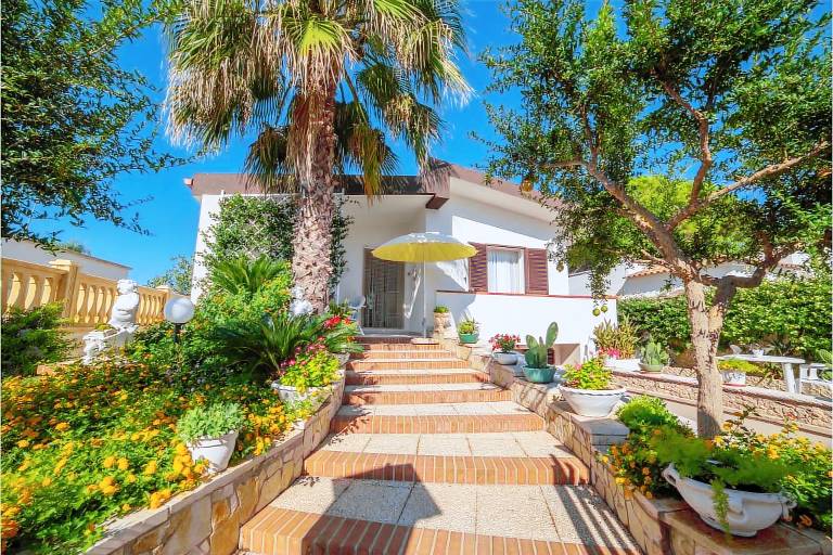 Villa Cal&ograve; 1 200 meters from Sea