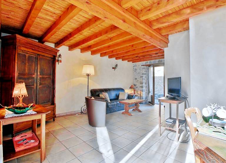 Gite with BBQ & patio — photo 3