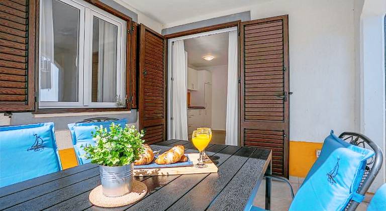 Apartment with terrace — photo 2