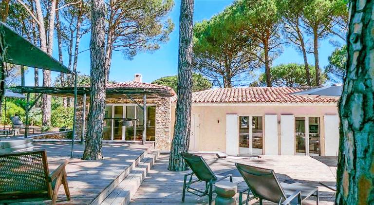 Villa with terrace, pool & yard in Cogolin