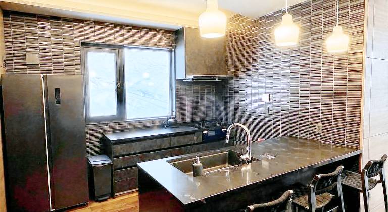 Charming villa with hot tub & patio | Ski nearby | Pets are welcome — photo 4