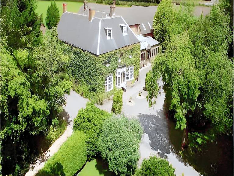 Farmhouse Royal Wootton Bassett