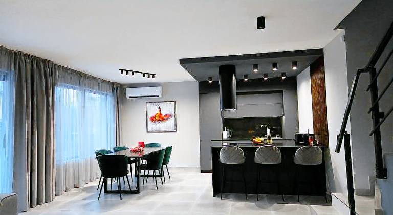 Villa with pool — photo 4