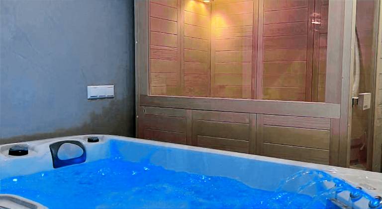Ample rental apartment with sauna & jacuzzi | Pets allowed in Kavala