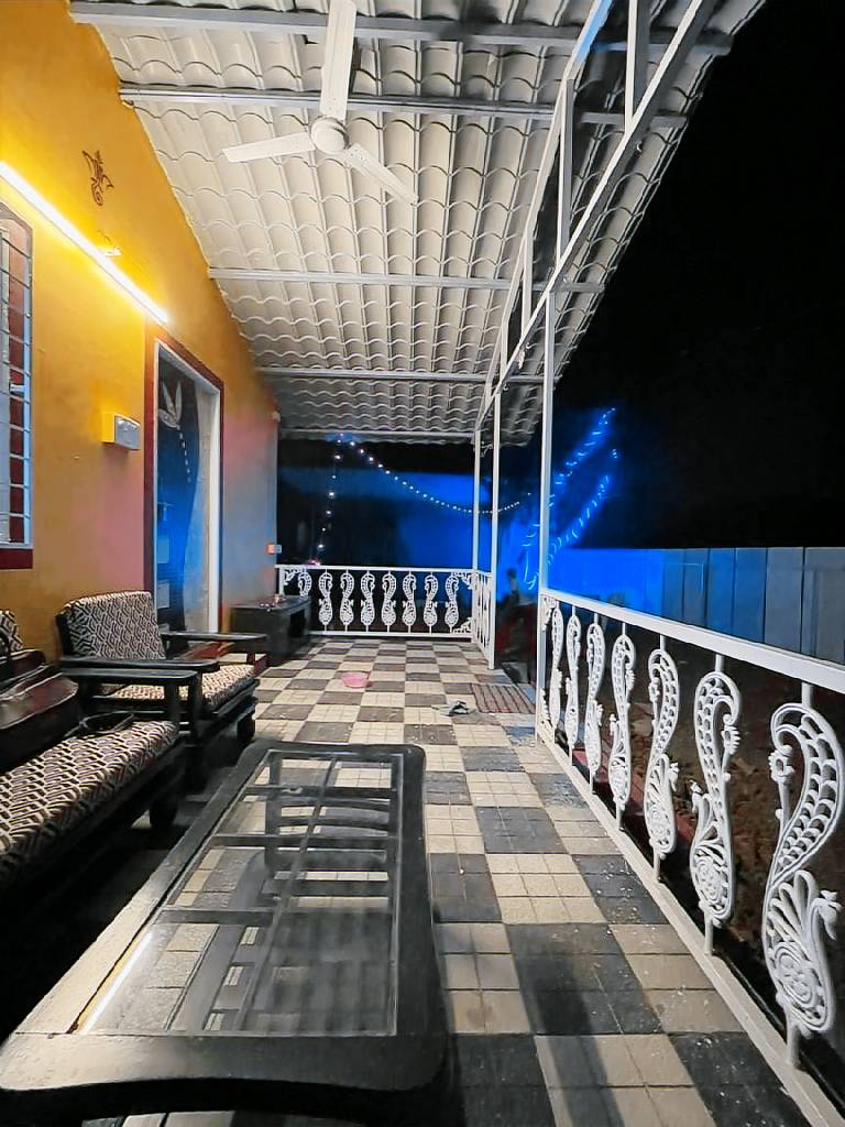 House Khadakwasla Lake